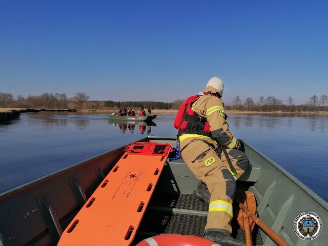 Poszukiwania zaginionego nastolatka. Strażacy przeszukują rzekę Narew