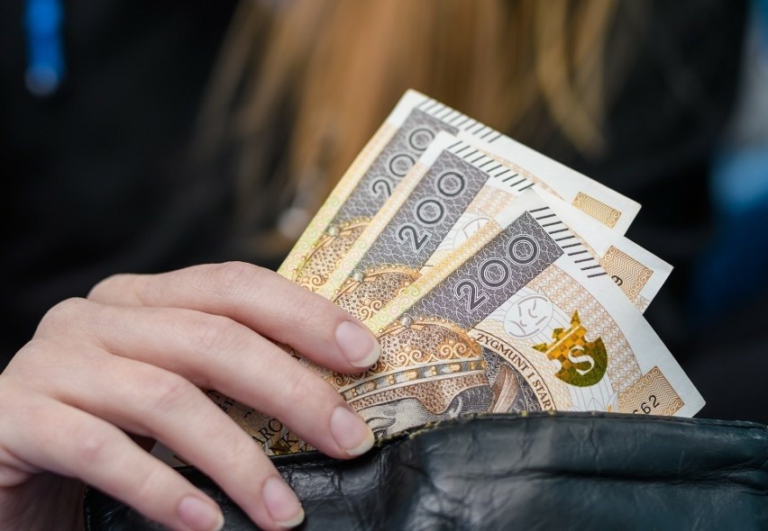 35% Polaków uważa, że ich problemy finansowe mają wpływ na...