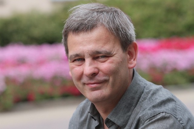 Jacek Grudzień jest dyrektorem i publicystą Łódzkiego Ośrodka Telewizyjnego