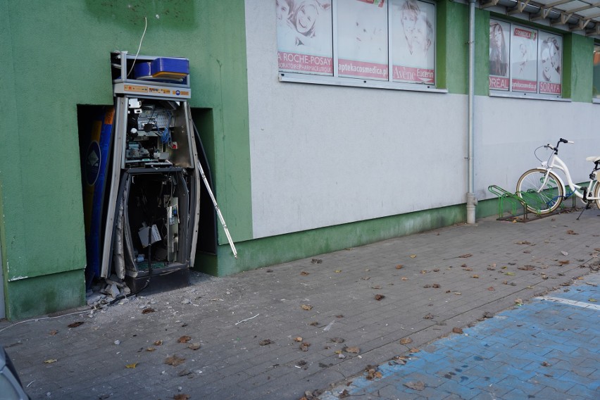 Bydgoszcz. W Fordonie ktoś wysadził bankomat Euronetu. Policja szuka sprawców [zdjęcia]