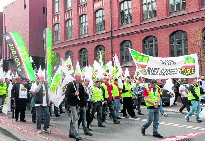 Ponad 10 tys. górników wzięło udział w proteście przeciwko...