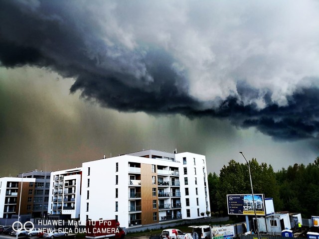 W sobotę popołudniu nad Koszalinem i regionem przeszła nagła i bardzo silna burza. Nasi Internauci przesłali nam wiele swoich zdjęć. Zobaczcie!