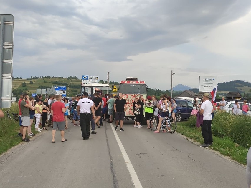 Chochołów. Protest na granicy słowacko-polskiej. Słowacy są przeciwni decyzjom swojego rządu