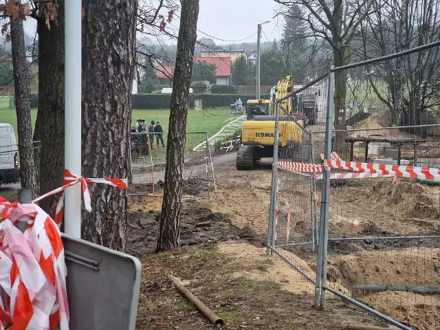 Lubliniec. Budowa sieci kanalizacji sanitarnej i oczyszczalni ścieków w Kokotku: Postęp prac i szczegóły projektu