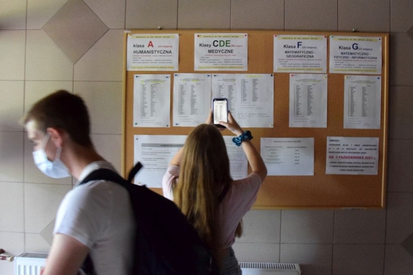 Szkoły ponadpodstawowe w Kielcach ogłosiły listy osób zakwalifikowanych. Wielkie emocje naszych uczniów (WIDEO)