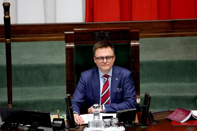 Zarząd NBP zwrócił się w liście otwartym do marszałka Sejmu Szymona Hołowni. Pismo dotyczy zapowiedzi postawienia prezesa Adama Glapińskiego przed Trybunałem Stanu.