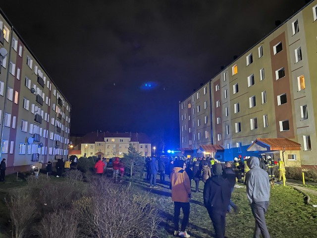 We wtorkowy wieczór doszło do pożaru w czterokondygnacyjnym budynku wielorodzinnym przy ulicy Krzywoustego w Lęborku.