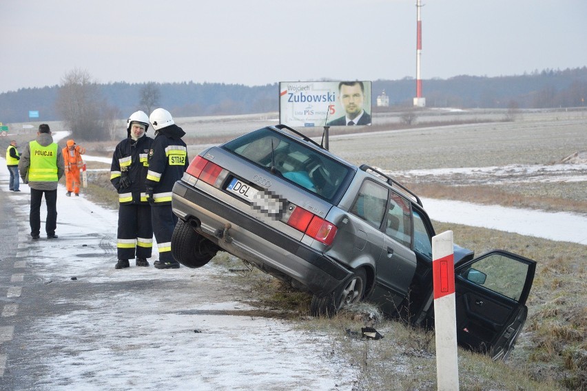 Wypadek na jerzmanówce. Audi hamowało ręcznym [FOTO]