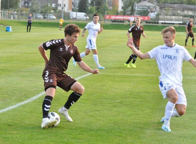 Mateusz Wyjadłowski (przy piłce) występował m.in. w Garbarni Kraków