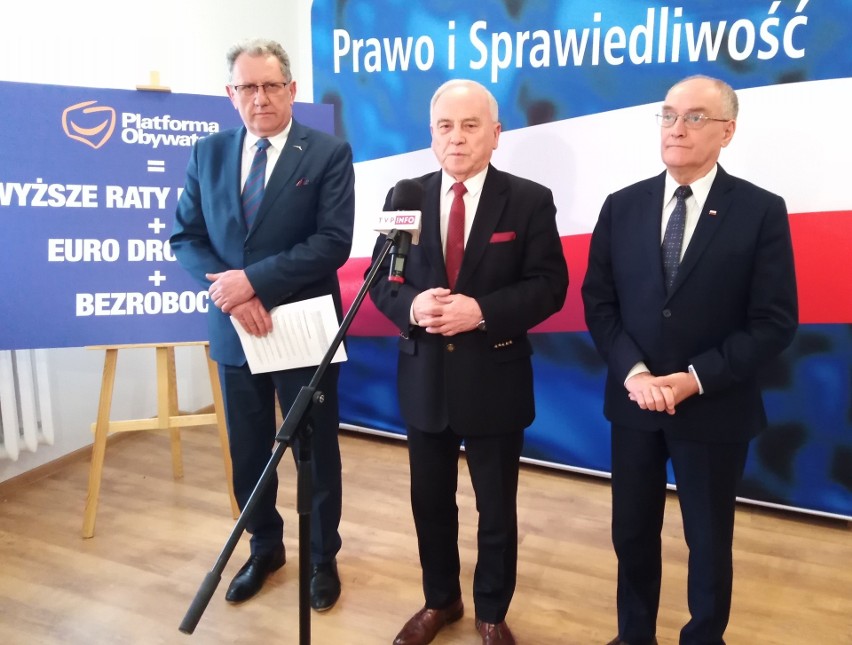 Podkarpaccy posłowie PiS (od lewej Tadeusz Chrzan, Andrzej...