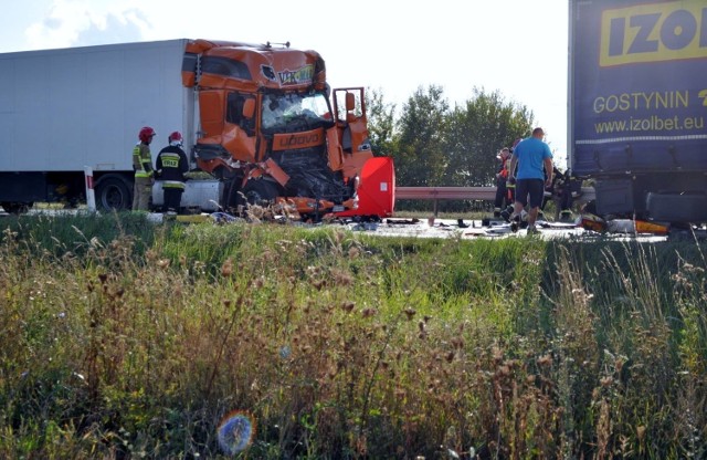 Śmiertelny wypadek koło Piotrkowa miał miejsce na DK1. W zderzeniu samochodów ciężarowych śmierć poniósł mężczyzna.