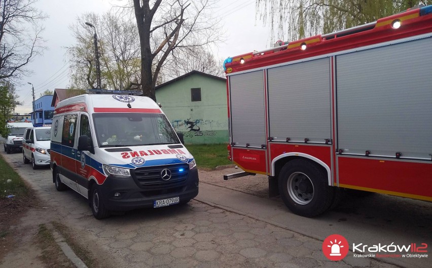 Mężczyzna zginął w pożarze. Zapalił się budynek socjalny w Skawinie, obiekt grozi zawaleniem