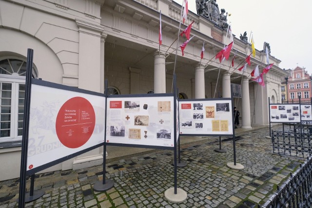 Wystawa "Poległym na chwałę. Żywym na otuchę. Pamięć o Powstaniu Wielkopolskim 1918-1919 w Międzywojniu" na Starym Rynku. 