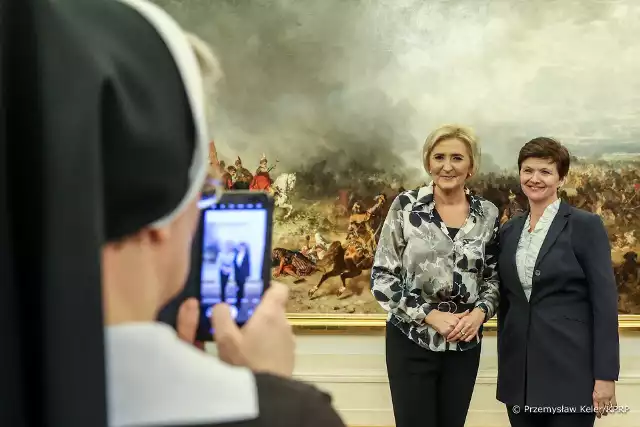 Pierwsza dama miała wyjątkowych gości w Pałacu Prezydenckim. Liczna grupa wolontariuszy odwiedziła Agatę Kornhauser-Dudę.