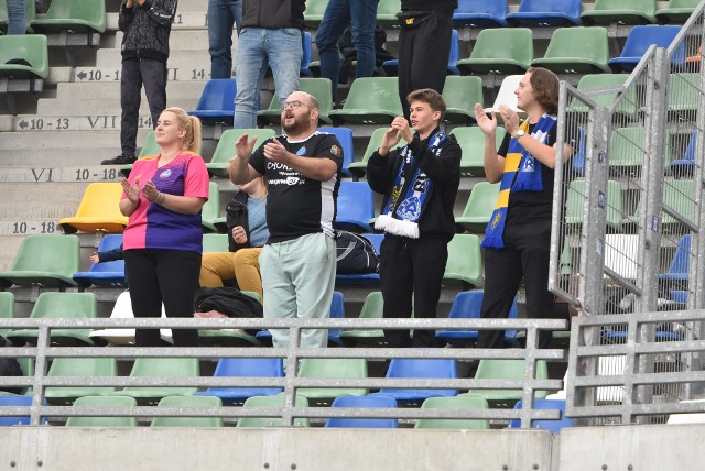 4.09.2022 r. Kibice Ruchu Chorzów na stadionie Podbeskidzia w Bielsku-Białej.  Zobacz kolejne zdjęcia. Przesuwaj zdjęcia w prawo - naciśnij strzałkę lub przycisk NASTĘPNE