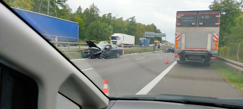 Zderzenie dwóch aut na węźle Kijewo. Duże utrudnienia na drodze