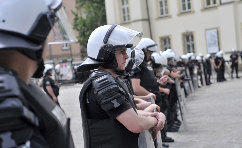 Kraków: Marsz Równości kontra NOP. Trzy osoby zatrzymane [ZDJĘCIA, WIDEO]