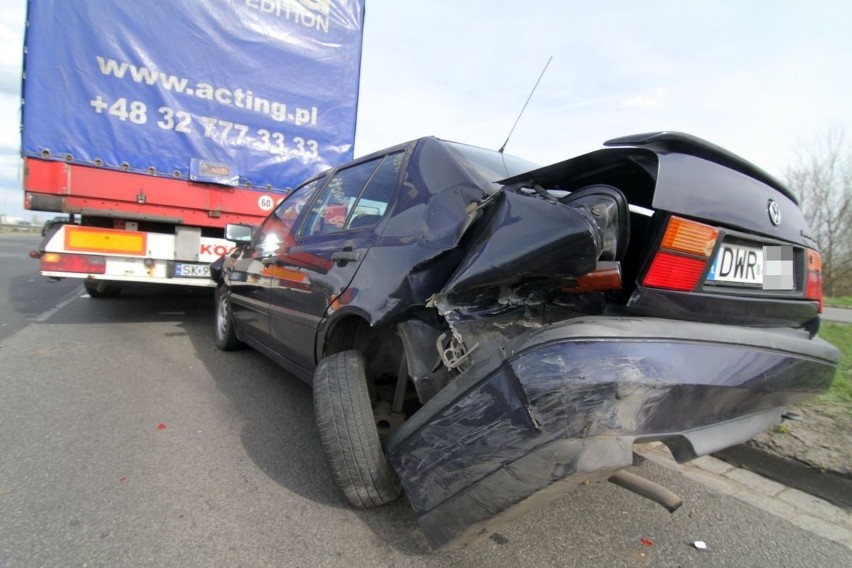 Wypadek na Krzywoustego. Potężne korki w stronę Psiego Pola (ZDJĘCIA)