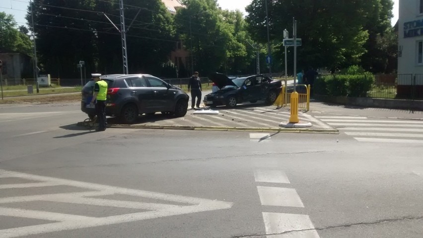 Auto na barierce w Szczecinie i bilans długiego weekendu w regionie