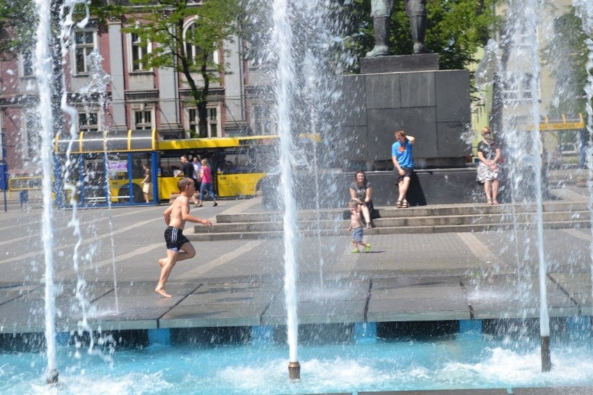 Upały 2014 na Śląsku. Mieszkańcy szukają ochłody na kąpieliskach [ZDJĘCIA]