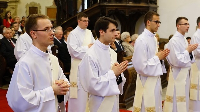 Nowi kapłani w diecezji tarnowskiej. Dzisiaj mają prymicje w rodzinnych parafiach