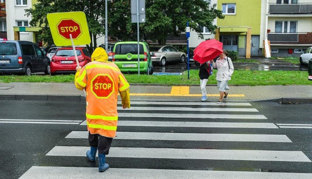 Najnowsze oferty pracy w Bydgoszczy. Ślusarz, pielęgniarka, pomoc domowa, pracownik gospodarczy, sprzątaczka, księgowa, portier, osoba przeprowadzająca uczniów i wiele innych. Sprawdź oferty z Powiatowego Urzędu Pracy w Bydgoszczy. Podajemy stanowisko, formę umowy oraz proponowane wynagrodzenie.Przesuń zdjęcie gestem lub naciśnij strzałkę w prawo 