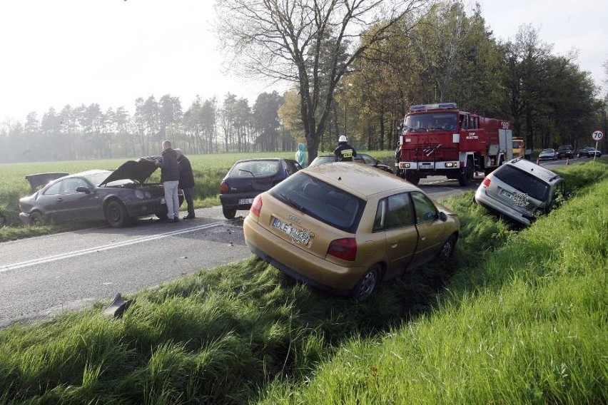 Wypadek pod Legnicą. Zderzenie 4 aut, 6 osób rannych