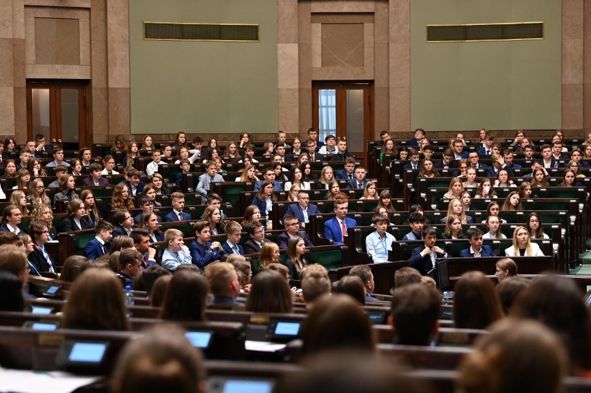 Staszów zyskał nowych posłów. Jakuba Rożek i Antoni Fąfara uczestniczyli w sesji Sejmu Dzieci i Młodzieży