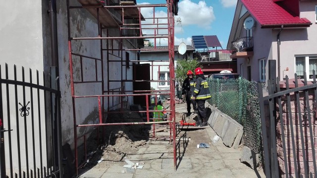 Przy ulicy Wesołej, w czasie prac remontowych uszkodzona została rura doprowadzająca gaz.