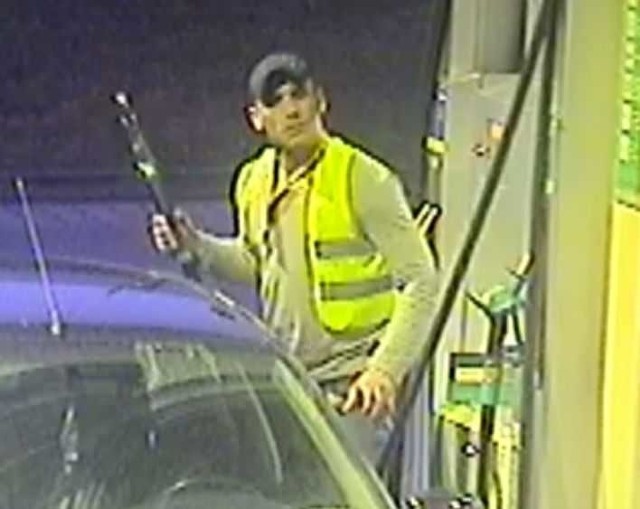 Kradzież paliwa na stacji benzynowej w Gdańsku. Policja publikuje wizerunek mężczyzny, który może mieć związek ze sprawą
