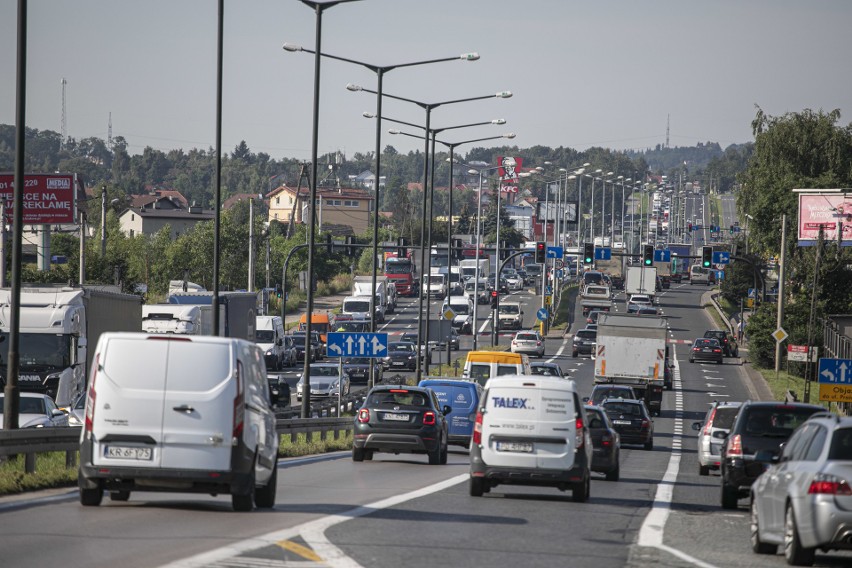 Tworzą się duże korki na zakopiance i A4. Rozpoczął się kolejny etap remontu wiaduktu nad autostradą