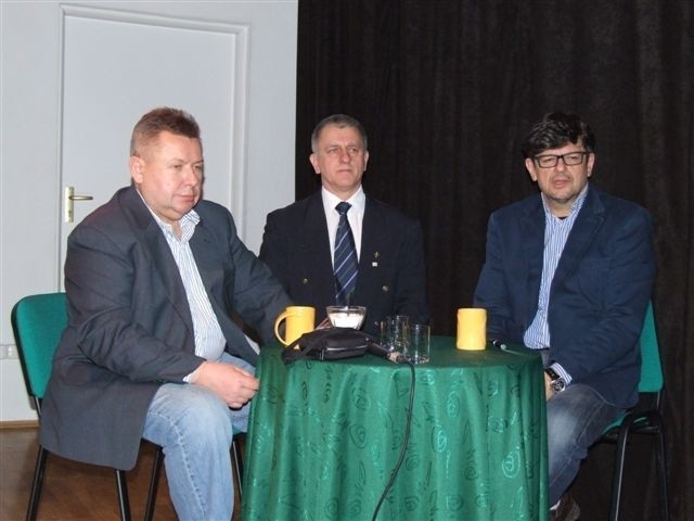 Od lewej redaktor Janusz Pindera, Krzysztof Marszalik i Wojciech Jędrzejewski po projekcji filmów poprowadzili ciekawą dyskusję o siatkówce.