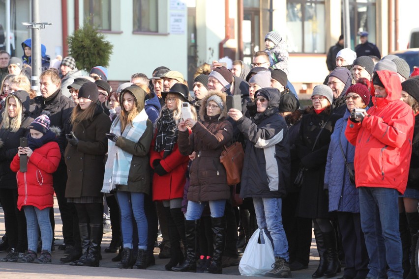 Na Placu Bartosza Głowackiego w Tarnobrzegu  „Terytorialsi” wypowiedzieli rotę przysięgi wojskowej. Było bardzo uroczyście (duzo zdjęć)