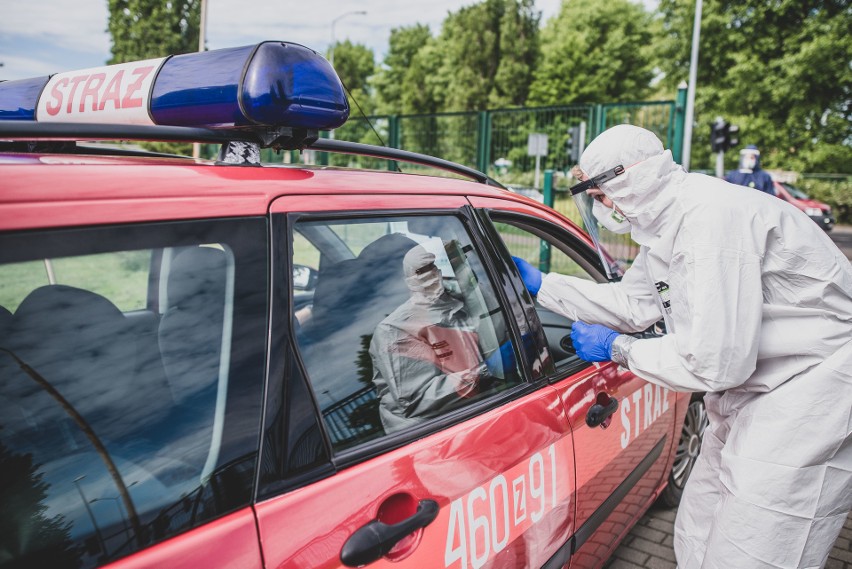 Mobilne punkty poboru wymazów dla strażaków z województwa zachodniopomorskiego [ZDJĘCIA]