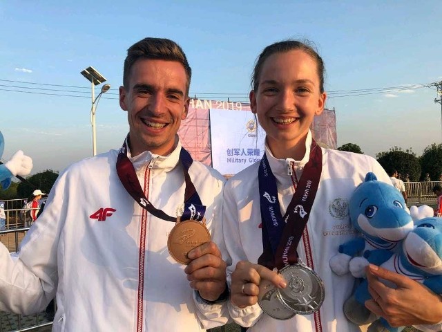 Agata i Michał Olejnikowie z medalami zdobytymi podczas Światowych Igrzysk Wojskowych