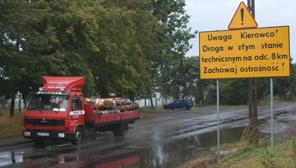 Już od dłuższego czas takie tablice ostrzegają kierowców jadących w kierunku Lipian i Barlinka. Jest szansa, że niedługo znikną.