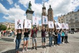 Kraków. Młodzi przeciwko hejtowi na Rynku Głównym [ZDJĘCIA]