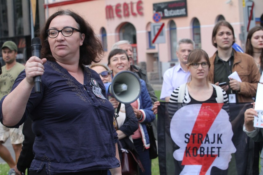 Kim jest Marta Lempart, liderka Ogólnopolskiego Strajku Kobiet? Działaczka społeczna, lesbijka i nie tylko 