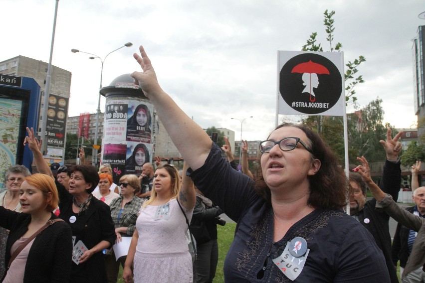 Kim jest Marta Lempart, liderka Ogólnopolskiego Strajku Kobiet? Działaczka społeczna, lesbijka i nie tylko 