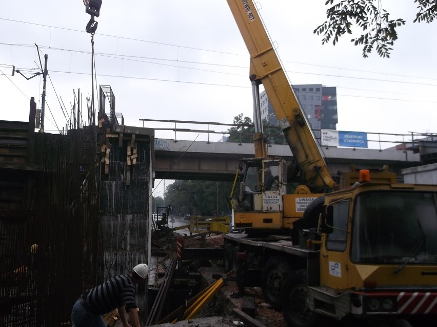 Wrocław: Remontują wiadukt kolejowy nad ul. Strzegomską (ZDJĘCIA)