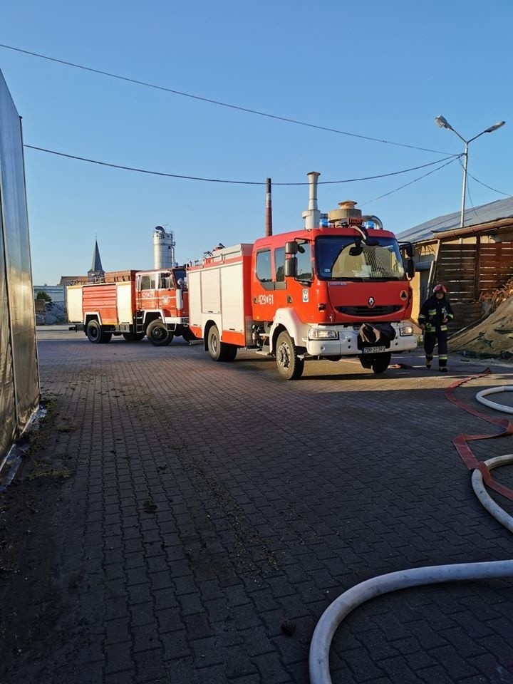 Ogromny pożar tartaku przy ulicy Toruńskiej w Drawsku Pomorskim. W akcji brało udział ponad 20 zastępów straży pożarnej [ZDJĘCIA] 29.05.2020