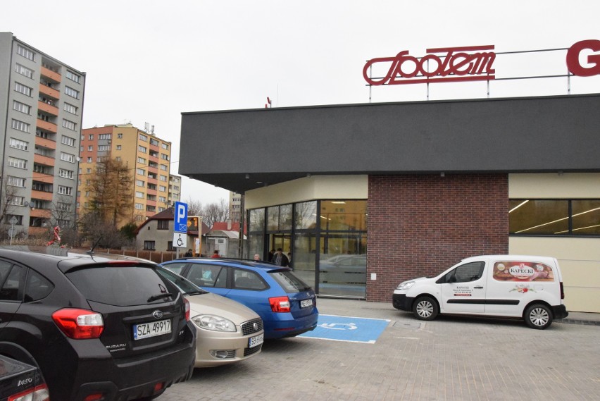 Nowo wybudowany market przy ul. Michałowicza w Bielsku-Białej został dzisiaj otwarty ZDJĘCIA