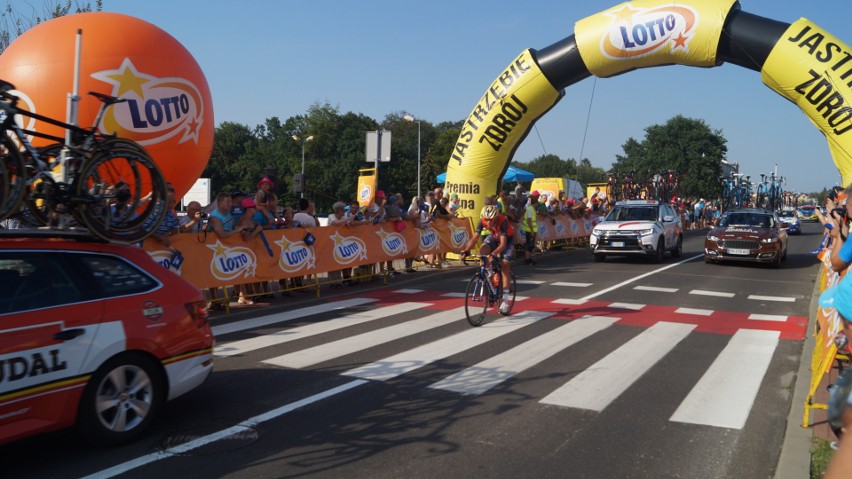 Tour de Pologne 2017 w Jastrzębiu. Kolarze mkną przed siebie