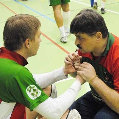 - Musimy wygrać! - zdaje się mówić trener Oriona Marek Szczepaniuk do Bartosza Ruszkowskiego