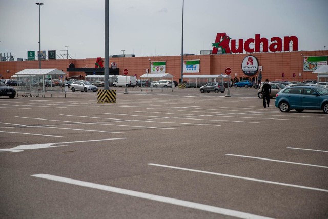 Auchan w Gdańsku nie przestrzega wytycznych i zaleceń sanepidu ws.  COVID-19? Tak twierdzi pracownik, władze sieci zarzuty jednak odpierają |  Dziennik Bałtycki