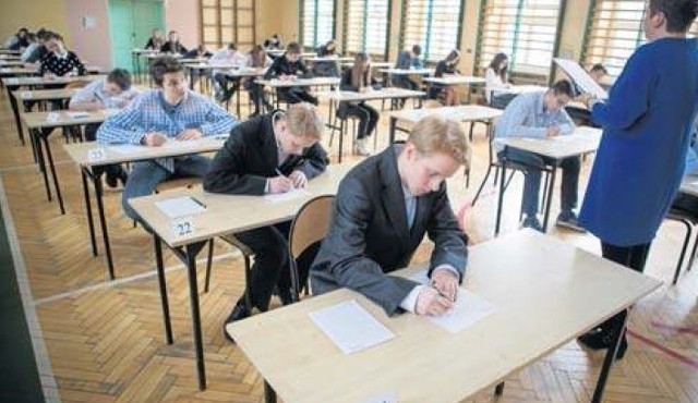 32 najlepszych uczniów z województwa pomorskiego zmagało się wczoraj z zasadami polskiej ortografii.