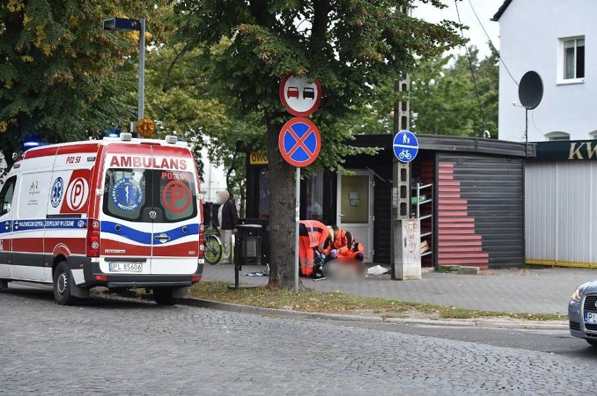 Karetka pogotowia na miejscu zjawiła się 10-15 minut od...