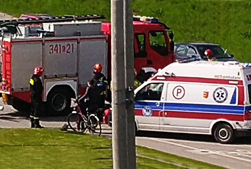 Strażacy ruszyli na pomoc rannej rowerzystce zanim zaalarmowano ich o wypadku
