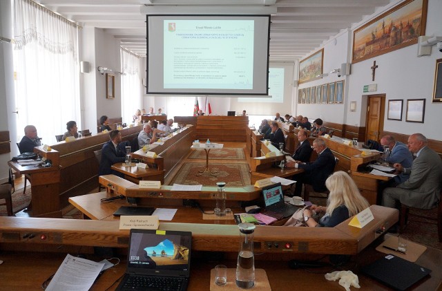 Czwartkowa sesja Rady Miasta Lublin trwała kilkanaście godzin