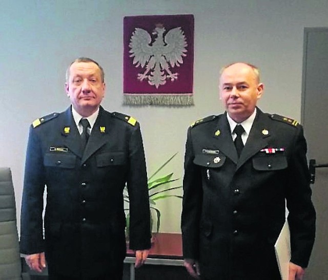Nadbryg. Stanisław Nowak (na zdj. po lewej) oraz bryg. Piotr Gadowski - nowy p.o. komendanta bocheńskich strażaków